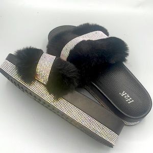 SZ 10 Woman’s Bling Fur Slippers